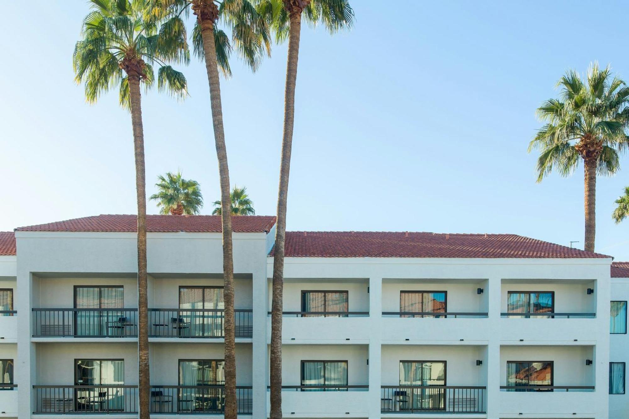 Courtyard By Marriott Phoenix North Exterior foto
